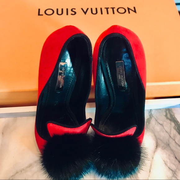 ✨RARE Louis Vuitton Frill Pump in Velvet & Mink🌙 - Picture 3 of 8